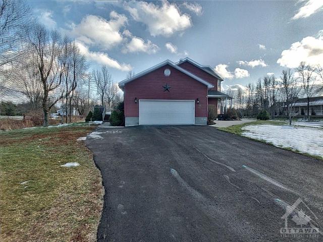 64 Regiment Road, House detached with 3 bedrooms, 4 bathrooms and 10 parking in North Grenville ON | Image 2