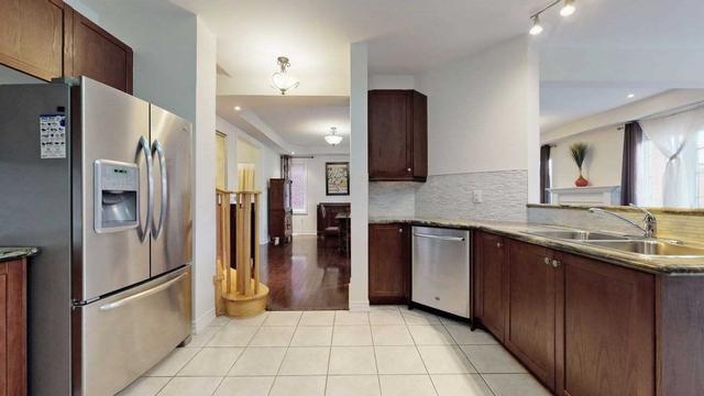404 Nairn Circ, House detached with 4 bedrooms, 3 bathrooms and 4 parking in Milton ON | Image 6