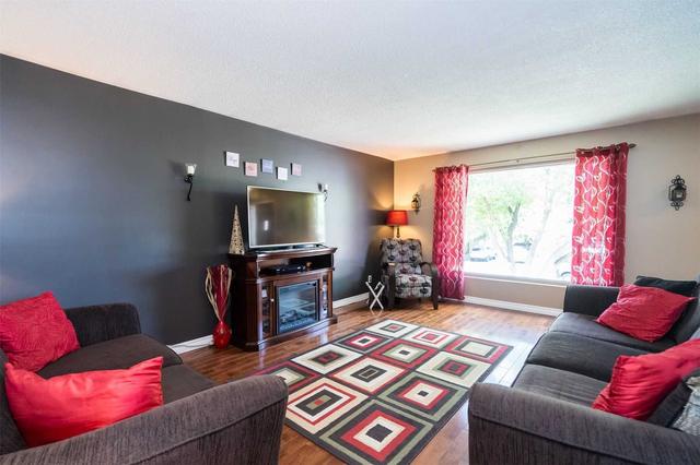 762 Greenfield Cres, House detached with 3 bedrooms, 2 bathrooms and 5 parking in Newmarket ON | Image 5