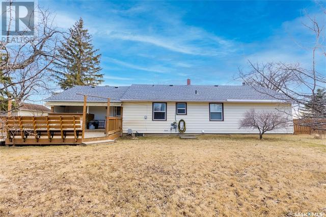 103 2nd Avenue S, House detached with 4 bedrooms, 2 bathrooms and null parking in Goodsoil SK | Image 42