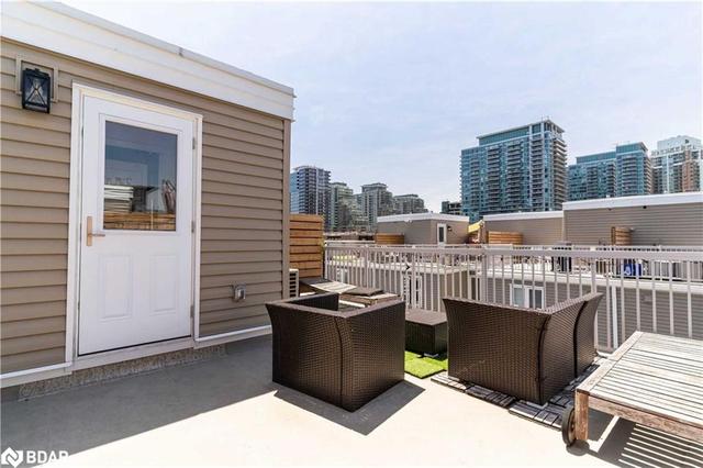 424 - 12 Douro Street, House attached with 3 bedrooms, 1 bathrooms and 1 parking in Toronto ON | Image 4