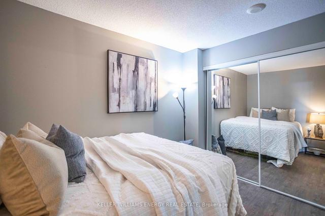 811 - 38 Joe Shuster Way, Condo with 2 bedrooms, 1 bathrooms and 1 parking in Toronto ON | Image 6