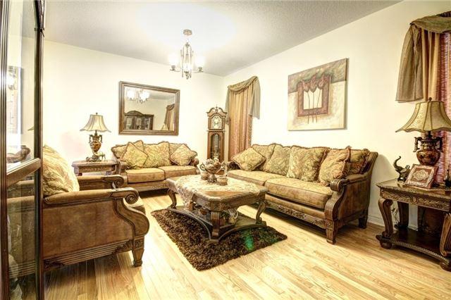 365 Michener Pl, House detached with 4 bedrooms, 3 bathrooms and 4 parking in Milton ON | Image 6
