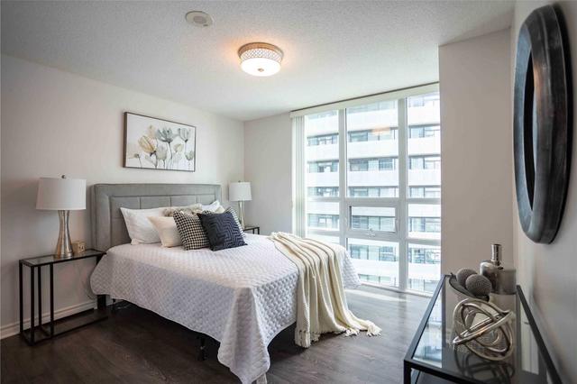 2010 - 19 Grand Trunk Cres, Condo with 2 bedrooms, 2 bathrooms and 1 parking in Toronto ON | Image 18