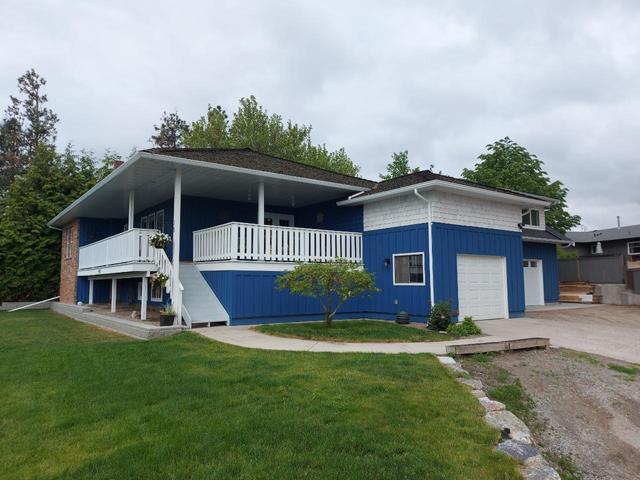 3912 Trepanier Heights Avenue, House detached with 4 bedrooms, 3 bathrooms and 4 parking in Peachland BC | Card Image