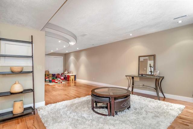 2032 45 Avenue Sw, Home with 4 bedrooms, 2 bathrooms and 2 parking in Calgary AB | Image 41