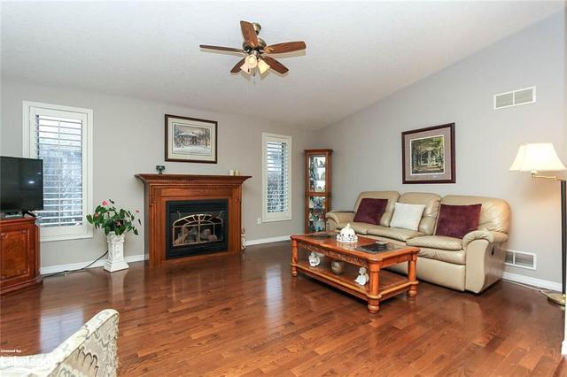 8 Pennsylvania Avenue, House detached with 2 bedrooms, 2 bathrooms and 3 parking in Wasaga Beach ON | Image 13