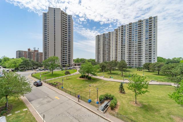 404 - 370 Dixon Rd, Condo with 3 bedrooms, 1 bathrooms and 1 parking in Toronto ON | Image 32