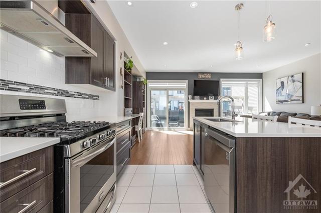 754 Putney Crescent, Townhouse with 4 bedrooms, 4 bathrooms and 2 parking in Ottawa ON | Image 10