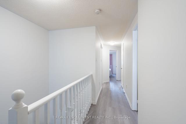 2 - 2051 Merchants Gate, Townhouse with 3 bedrooms, 3 bathrooms and 2 parking in Oakville ON | Image 11