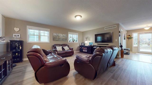 2 Peace Cres, House detached with 2 bedrooms, 3 bathrooms and 4 parking in Peterborough ON | Image 37