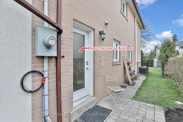 31 Greenwin Village Rd, House detached with 4 bedrooms, 2 bathrooms and 3 parking in Toronto ON | Image 2