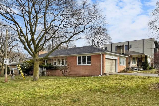 1 Sumner Heights Dr, House detached with 3 bedrooms, 3 bathrooms and 6 parking in Toronto ON | Card Image
