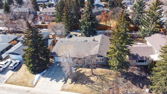 423 Lake Bonavista Drive Se, House detached with 3 bedrooms, 3 bathrooms and 6 parking in Calgary AB | Image 5