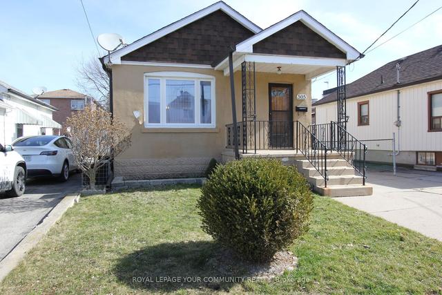 305 Westlake Ave, House detached with 3 bedrooms, 2 bathrooms and 8 parking in Toronto ON | Image 1
