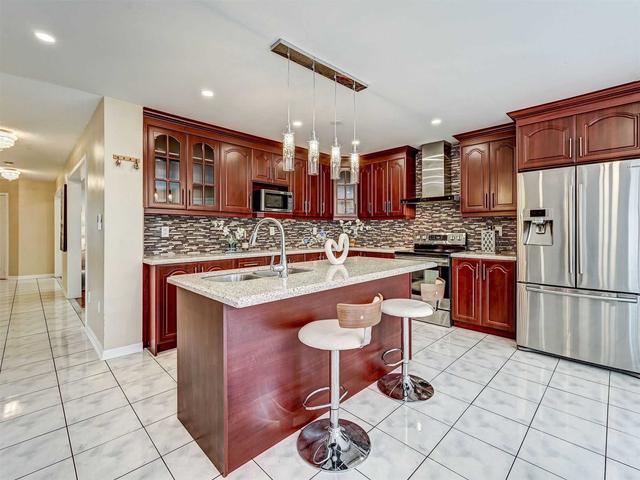 20 Himalaya St, House detached with 5 bedrooms, 6 bathrooms and 6 parking in Brampton ON | Image 11