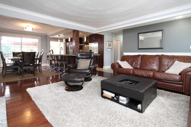 362 Maplewood Cres, House detached with 3 bedrooms, 3 bathrooms and 5 parking in Milton ON | Image 2