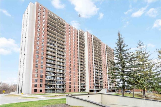 112 - 665 Bathgate Drive, Condo with 2 bedrooms, 1 bathrooms and 1 parking in Ottawa ON | Card Image