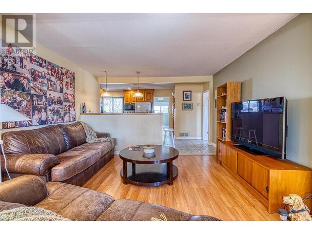 1967 Abbott Street, House detached with 2 bedrooms, 1 bathrooms and 1 parking in Kelowna BC | Image 9