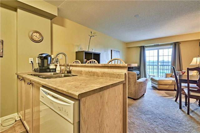 210 - 55 Shipway Ave, Condo with 2 bedrooms, 1 bathrooms and 2 parking in Clarington ON | Image 11