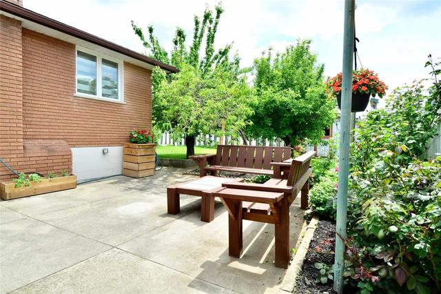 18 Ashwood Crt, House detached with 3 bedrooms, 2 bathrooms and 5 parking in Hamilton ON | Image 22