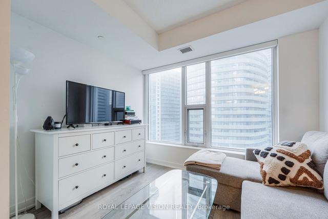 2312 - 10 York St, Condo with 1 bedrooms, 1 bathrooms and 0 parking in Toronto ON | Image 8