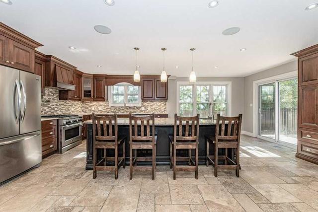 204 Mohawk Ave, House detached with 7 bedrooms, 6 bathrooms and 8 parking in Waterloo ON | Image 2
