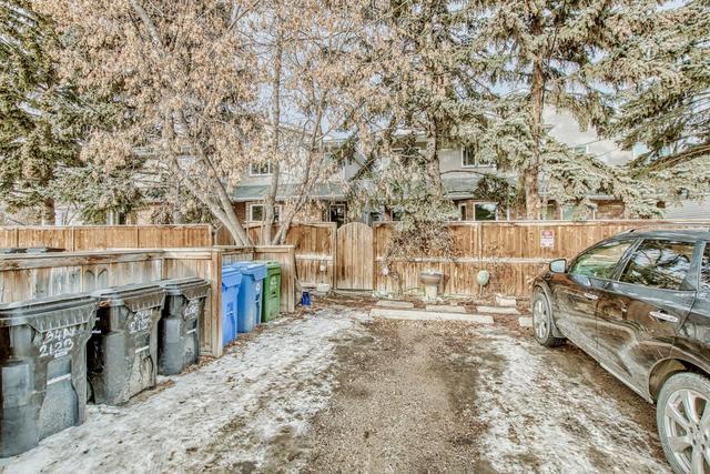 1 - 2123 34 Avenue Sw, Home with 3 bedrooms, 2 bathrooms and 1 parking in Calgary AB | Image 35