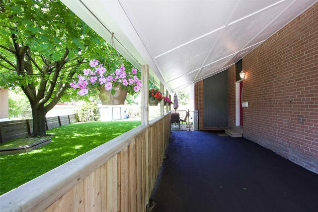 860 Chapleau Dr, House detached with 3 bedrooms, 1 bathrooms and 5 parking in Pickering ON | Image 3