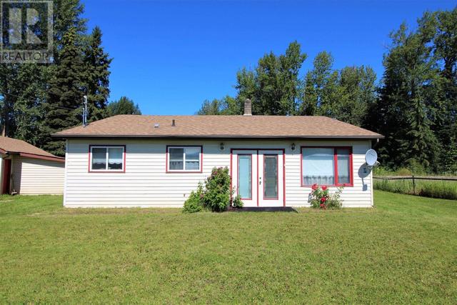 3322 5th Street, House detached with 3 bedrooms, 1 bathrooms and null parking in Houston BC | Image 4