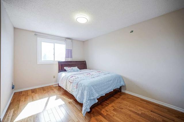 94 Radwell Cres, House semidetached with 3 bedrooms, 3 bathrooms and 3 parking in Toronto ON | Image 6