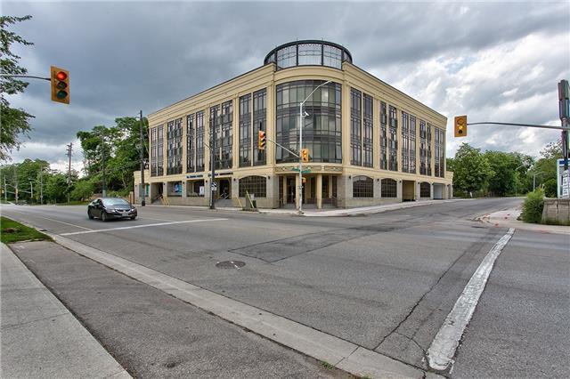 409 - 205 Lakeshore Rd W, Condo with 3 bedrooms, 4 bathrooms and 2 parking in Oakville ON | Image 1