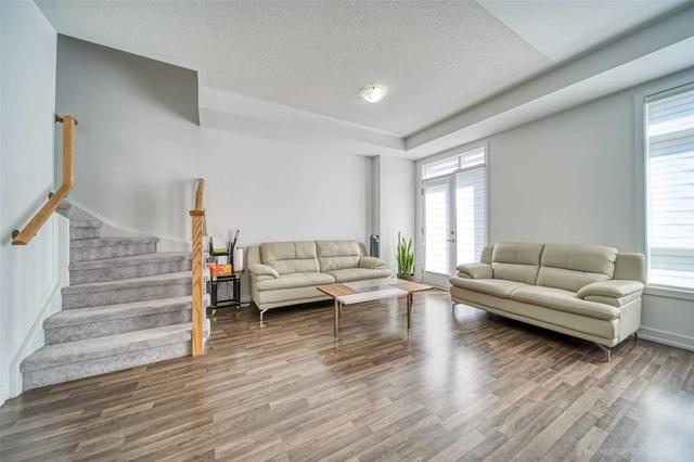 18 Antigonish St, Townhouse with 2 bedrooms, 2 bathrooms and 2 parking in Vaughan ON | Image 3
