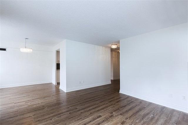 404 - 325 Webb Dr, Condo with 2 bedrooms, 2 bathrooms and 1 parking in Mississauga ON | Image 8