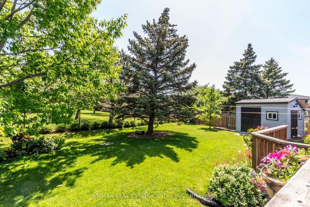 27 Carlos Crt, House detached with 3 bedrooms, 3 bathrooms and 5 parking in Cambridge ON | Image 5