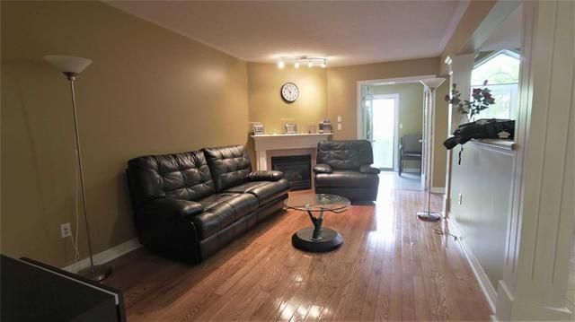7 - 25 Hamilton St S, Townhouse with 3 bedrooms, 3 bathrooms and 1 parking in Hamilton ON | Image 2