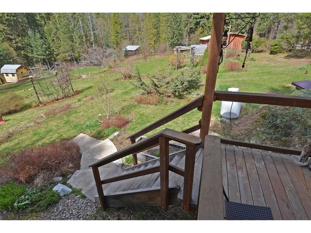 8481 Highway 6, House detached with 5 bedrooms, 2 bathrooms and null parking in Central Kootenay H BC | Image 14