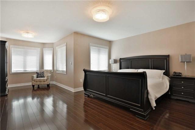204 Cathcart Cres, House detached with 4 bedrooms, 3 bathrooms and 2 parking in Milton ON | Image 12
