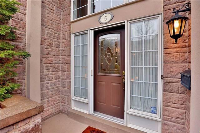 5 - 2303 Hill Ridge Crt, Townhouse with 3 bedrooms, 3 bathrooms and 1 parking in Oakville ON | Image 5