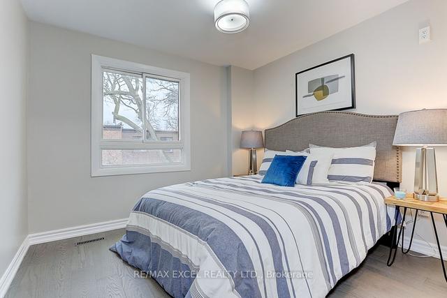 89 Song Meadoway, Townhouse with 3 bedrooms, 2 bathrooms and 2 parking in Toronto ON | Image 29