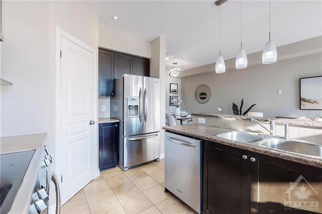 826 Fletcher Circle, Townhouse with 3 bedrooms, 3 bathrooms and 3 parking in Ottawa ON | Image 9
