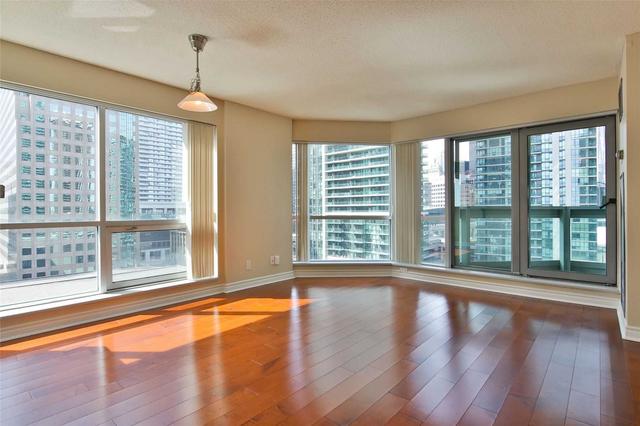 1011 - 10 Queens Quay W, Condo with 2 bedrooms, 2 bathrooms and 1 parking in Toronto ON | Image 37