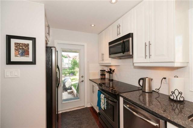 4043 Taffey Cres, House semidetached with 3 bedrooms, 2 bathrooms and 2 parking in Mississauga ON | Image 4