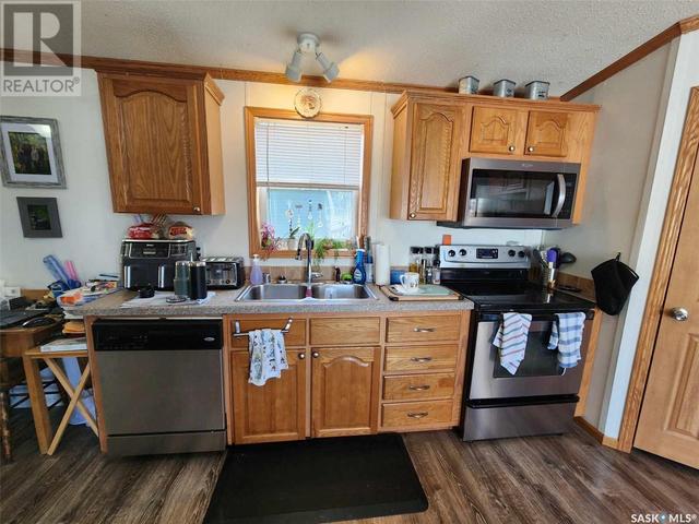 305 5th Avenue, Home with 3 bedrooms, 2 bathrooms and null parking in Caronport SK | Image 14