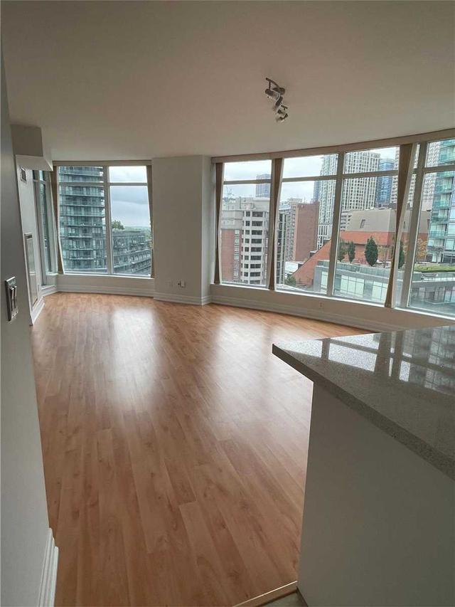 1003 - 8 Scollard St, Condo with 2 bedrooms, 2 bathrooms and 1 parking in Toronto ON | Image 12