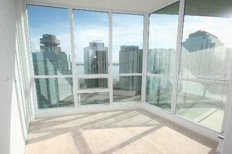 608 - 12 Yonge St, Condo with 2 bedrooms, 2 bathrooms and 1 parking in Toronto ON | Image 3
