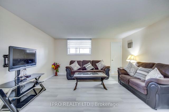 902 - 565 Greenfield Ave, Condo with 2 bedrooms, 1 bathrooms and 1 parking in Kitchener ON | Image 21