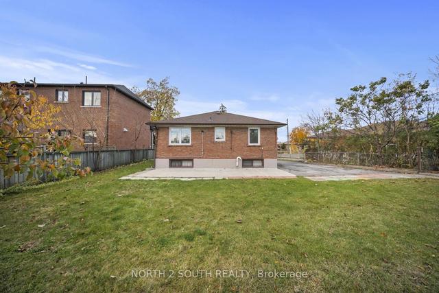 24 Deverell Cres, House detached with 3 bedrooms, 2 bathrooms and 7 parking in Toronto ON | Image 31
