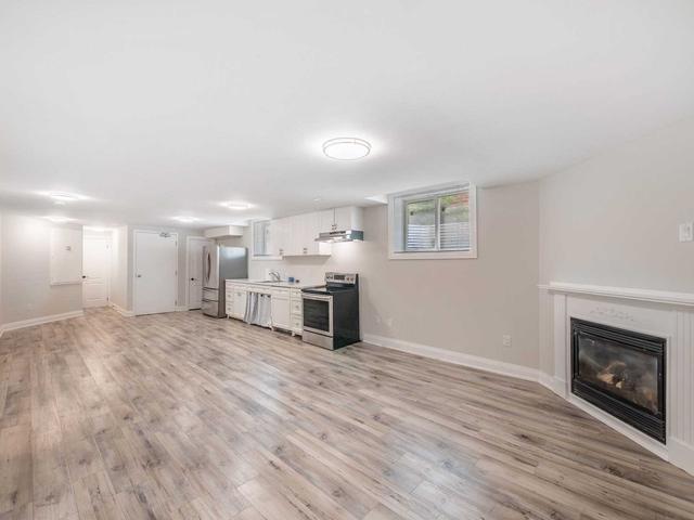 8 Versailles Cres, House detached with 2 bedrooms, 3 bathrooms and 4 parking in Barrie ON | Image 15