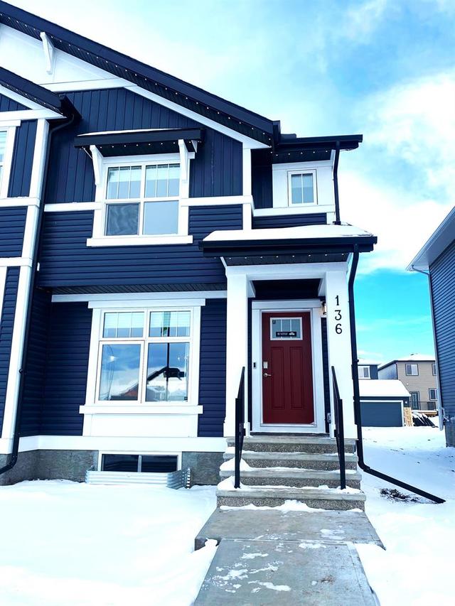 136 Ambleton Street Nw, Home with 3 bedrooms, 2 bathrooms and 2 parking in Calgary AB | Image 5